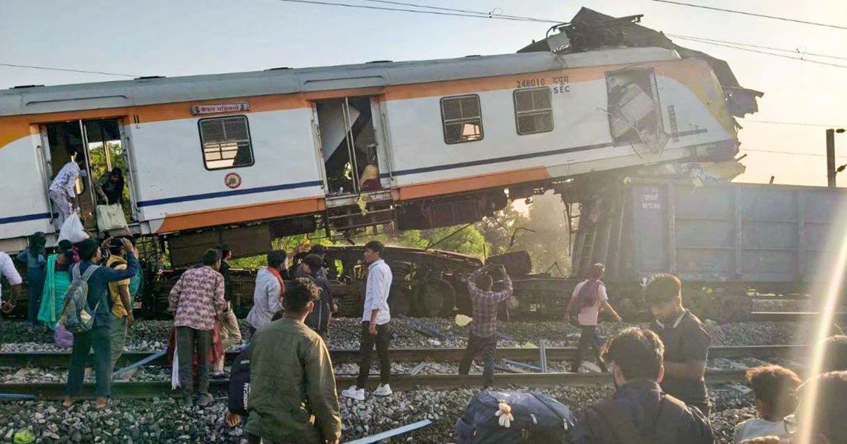 માર્ગ અકસ્માત-રેલ અકસ્માત-હવાઇ અકસ્માત..હવે દરિયામાં અકસ્માત થાય તો નવાઇ નહીં...?!