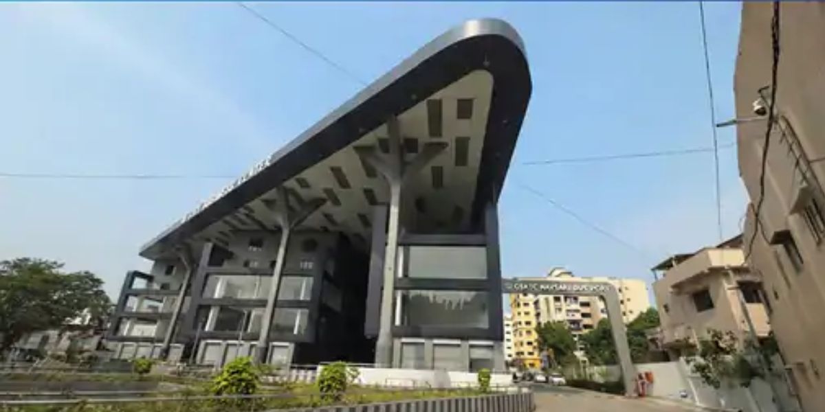 અમદાવાદ એરપોર્ટને ટક્કર મારે એવું નવસારીમાં STનું બસસ્ટેન્ડ,  મલ્ટિપ્લેક્સ, સ્વિમિંગ પૂલ સહિતની સુવિધાઓથી સજ્જ