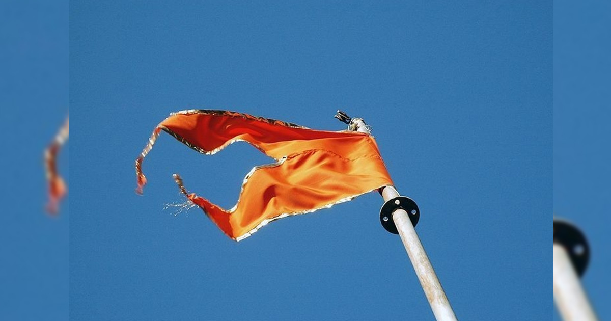 ઘર પર ધાર્મિક ધ્વજ લહેરાવવાથી દૂર થાય છે નકારાત્મક શક્તિઓ, મળે છે વિજય, પ્રતિષ્ઠા અને સમૃદ્ધિના આશીર્વાદ