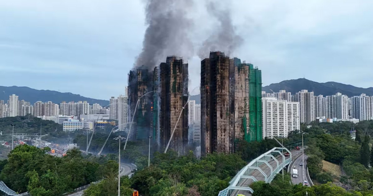 હોંગકોંગમાં એક સાથે અનેક હાઇરાઇઝ ઇમારતોમાં આગ, એક બોધપાઠ સમાન બની રહેવુ જોઇએ...!