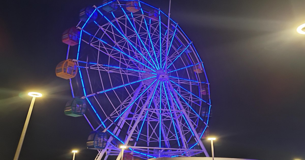 રાજકોટમાં ફરી વાર રાઈડ્સ બાબતે ગંભીર બેદરકારી, 100 ફૂટની ઊંચાઈએ રાઈડ બંધ, ઓપરેટર ફરાર