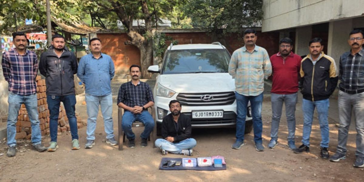 અમદાવાદમાં ડ્રગ્સ માફિયાઓ પર ત્રાટકી પોલીસ: વેજલપુરમાંથી 50 લાખનું MD ડ્રગ્સ ઝડપાયું, કારની સીટ નાચે છુપાવેલું હતું