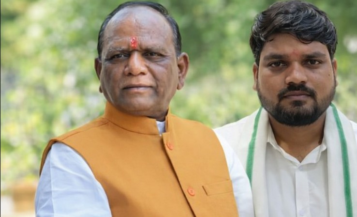 નર્મદામાં ‘રાજકીય મહાસંગ્રામ’: 75 લાખના ઉઘરાણી વિવાદમાં કલેક્ટરનું નિવેદન પલટાયું, મનસુખ વસાવા અને ચૈતર વસાવા વચ્ચે આરપારની લડાઈ