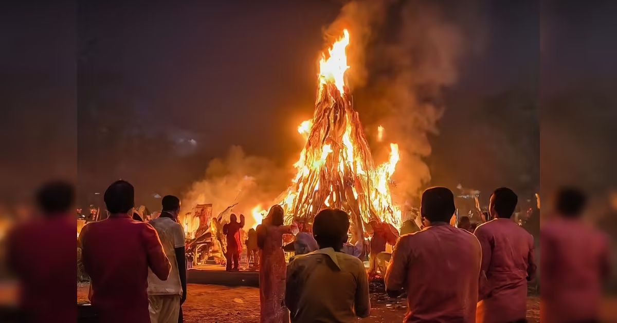 હોલિકા દહનની રાત્રે કરી લો આ નાના ઉપાય, અટકેલા કાર્યો થશે પૂર્ણ અને ચમકી જશે કિસ્મત!