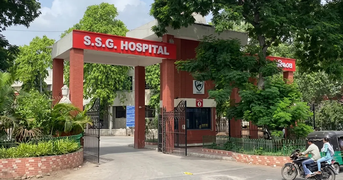 સયાજી હોસ્પિટલની ઘોર બેદરકારી: અમેરિકાથી પુત્ર માતાના અંતિમ દર્શને પહોંચ્યો, પણ કોલ્ડ રૂમમાં રાખેલો મૃતદેહ કોહવાયેલી હાલતમાં મળ્યો