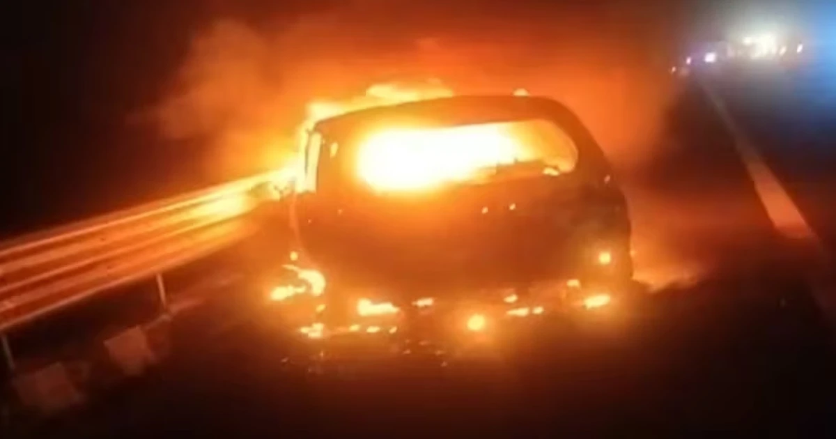 રાજસ્થાન: દિલ્હી-મુંબઈ એક્સપ્રેસ વે પર ચાલતી કાર બની અગનભઠ્ઠી, વૈષ્ણોદેવીથી પરત ફરી રહેલો પરિવાર જીવતો ભૂંજાયો