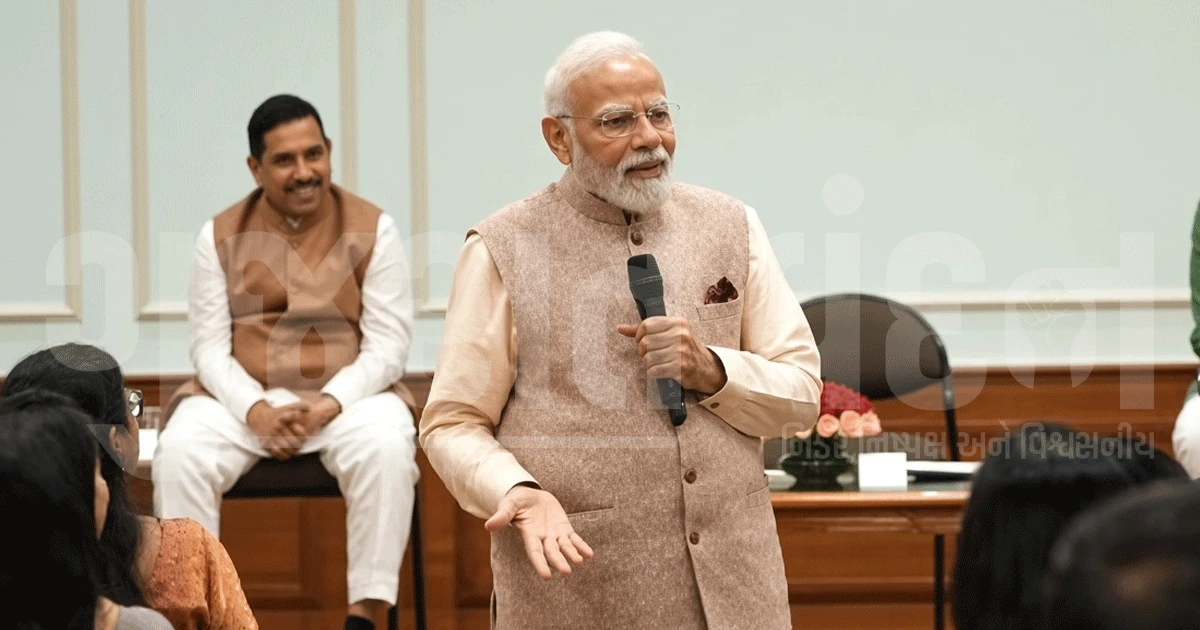 શિક્ષક દિને PM મોદીની ખાસ સલાહ! 'સિલેબસમાંથી બહાર નીકળો, બાળકોના જીવનમાં પ્રવેશો'